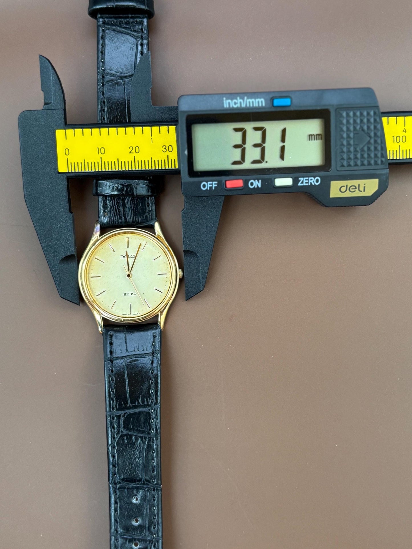 Minimalist Gold Seiko Dolce: Vintage watch